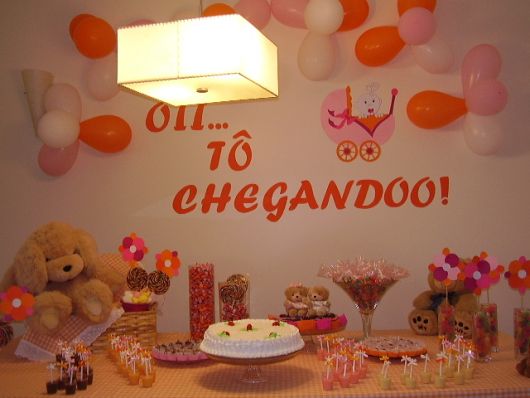 Decoração de Chá de Bebê de menina simples com balões