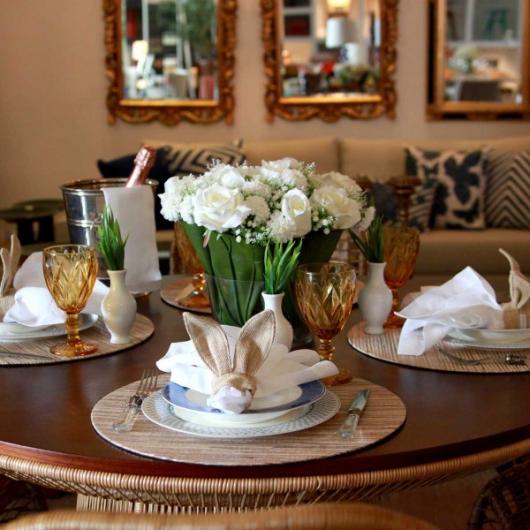 Decoração de Páscoa Para Mesa: guardanapos dobrados em formato de coelho