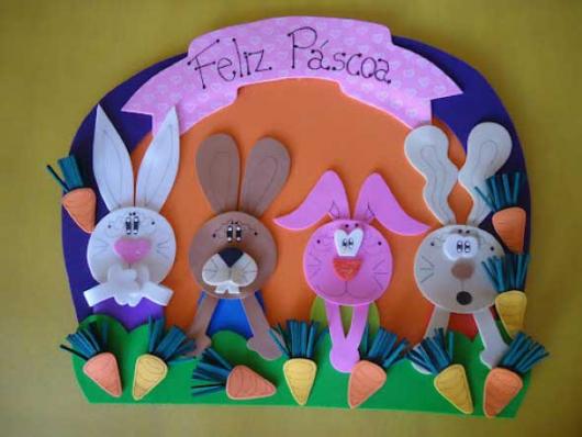 Decoração de Páscoa de EVA: guirlanda com coelhos