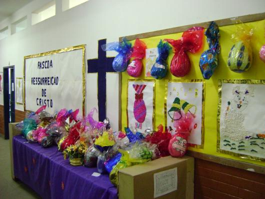 Decoração de Páscoa Para Escola: ovos de Páscoa pintados pelos alunos