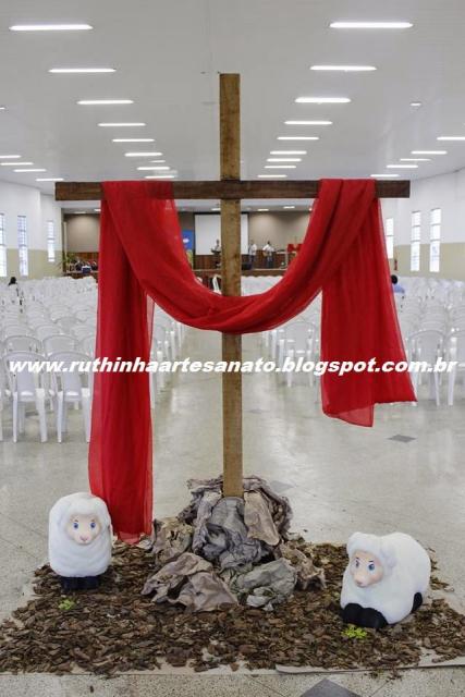 Decoração de Páscoa Para Igreja cruz com tecido vermelho