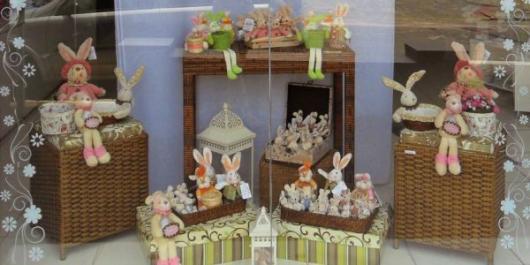Decoração de Páscoa Para Loja: coelhos de pelúcia