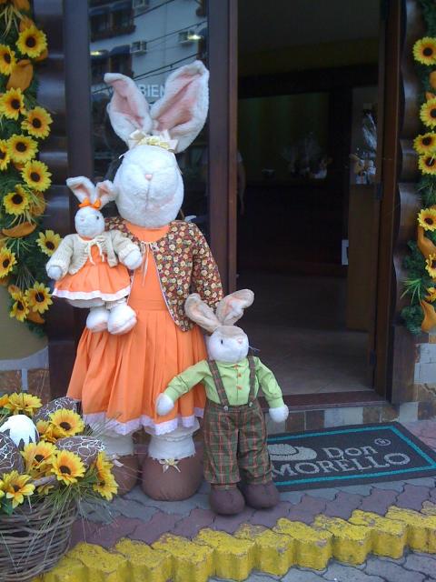 Decoração de Páscoa Para Loja: coelhos em tamanho grande