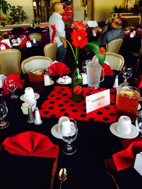 Decoração da Festa Ladybug Baby centro de mesa com flores