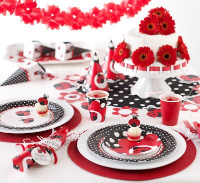 Decoração da Festa Ladybug Baby detalhes de poá
