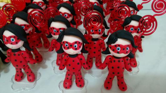 Lembrancinhas Festa Ladybug: personagem de biscuit com porta foto