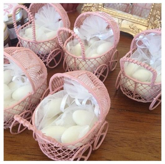 Lembrancinhas de Maternidade Criativas carrinho rosa de arame torcido