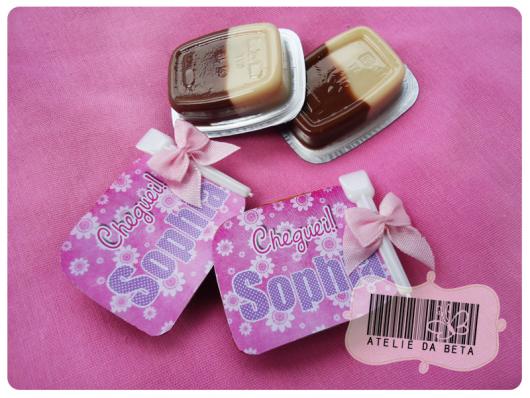 Lembrancinhas de Maternidade Simples doce com embalagem personalizada