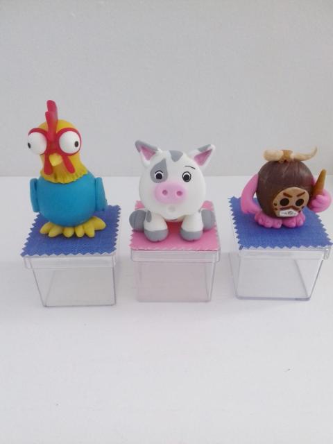 Lembrancinhas Moana de Biscuit com caixinha para doces