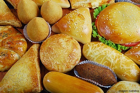 Dicas de o que servir em festa infantil de 1 ano: salgados assados