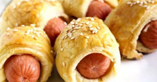 Dicas de o que servir em festa infantil à tarde: enrolado de salsicha 