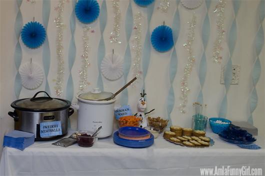 Painel de Flores de Papel crepom com flores azuis