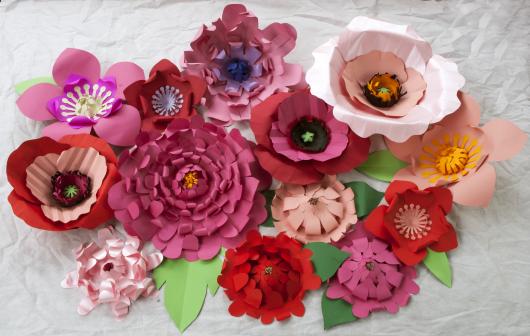 Painel de Flores de Papel Gigantes em tons de rosa