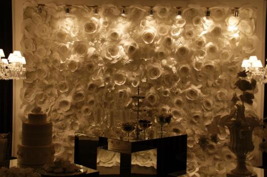 Painel de Flores de Papel para casamento com flores brancas