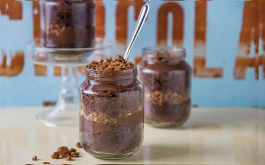 Receitas de Ovos de Páscoa no Pote com colher