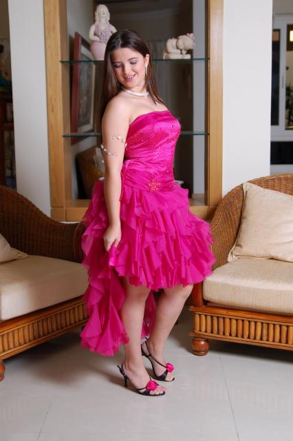 vestido de debutante rosa com saia de babado