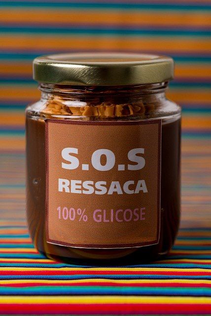 Vidro com doce para curar ressaca.