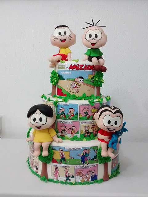 Bolo Turma da Mônica com 3 andares e aplique de gibi
