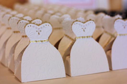 Como Fazer Lembrancinhas de Casamento caixinha orta doce com formato da roupa dos noivos
