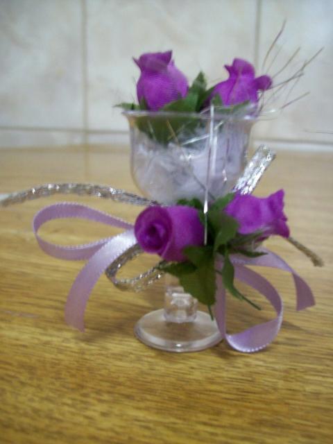 Como Fazer Lembrancinhas de Casamento tacinha com flor roxa