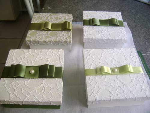 Como Fazer Lembrancinhas de Casamento caixinha de MDF branca com laço de fita