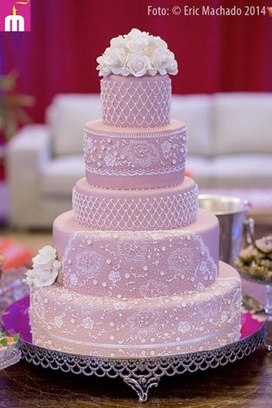 Como fazer um bolo fake: bolo fake de 15 anos rosa com renda