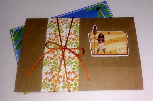 Convite Moana scrap montado em papel craft