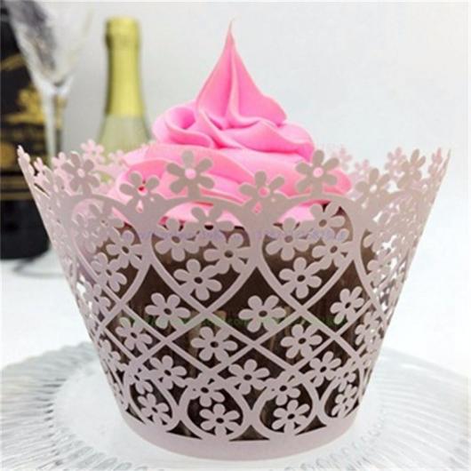 Cupcake para Casamento com wrapper de arabesco branco