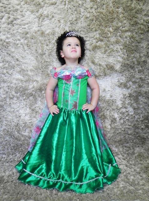 Fantasia da Frozen Fever com capa branca