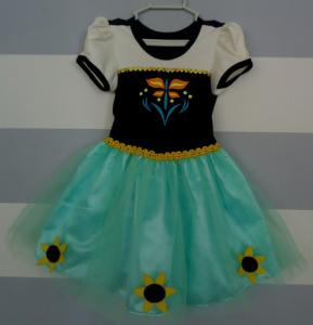 Fantasia da Frozen Fever com girassóis