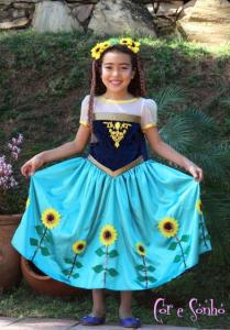 Fantasia da Frozen Fever com tiara de girrasol