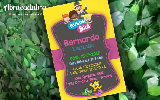 Convite Festa Mundo do Bita com fundo preto e detalhes em rosa