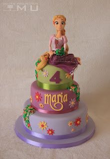 Festa Rapunzel bolo com 3 andares decorado com topo de bolo 3D