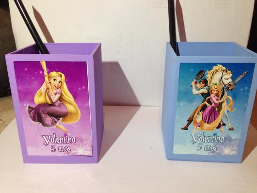 Festa Rapunzel lembrancinha porta caneta adesivado