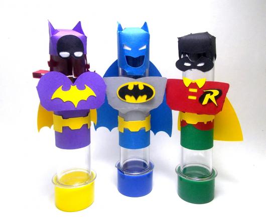 Fotos e Ideias de Lembrancinhas do Batman tubete personalizado com apliques de papel