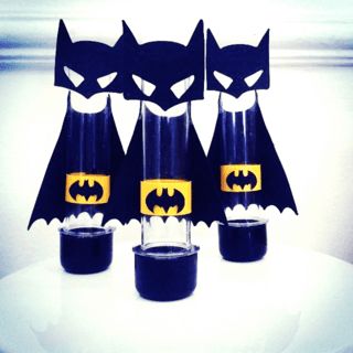 Fotos e Ideias de Lembrancinhas do Batman tubete com aplique de máscara do Batman