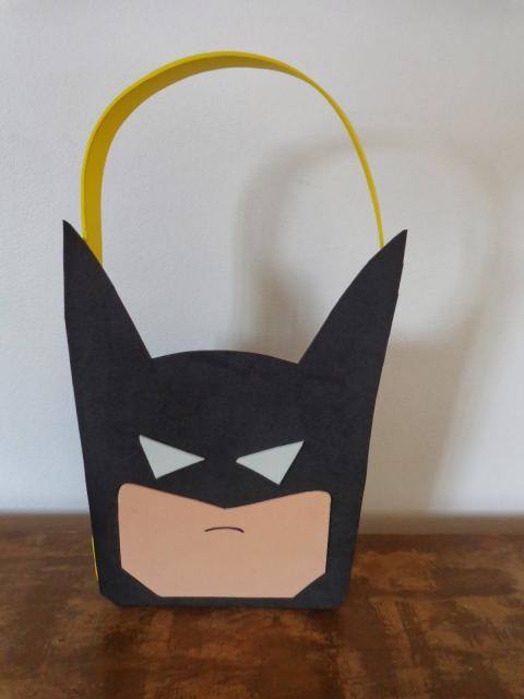 Fotos e Ideias de Lembrancinhas do Batman cestinha de guloseimas de EVA