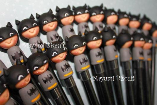 Fotos e Ideias de Lembrancinhas do Batman de biscuit ponteira de lápis