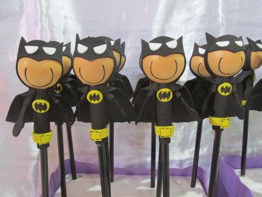 Fotos e Ideias de Lembrancinhas do Batman ponteira de lápis de EVA