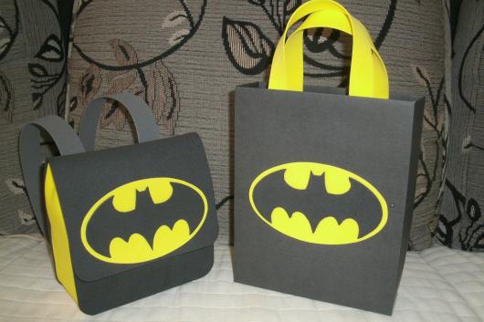 Fotos e Ideias de Lembrancinhas do Batman sacolinha surpresa de EVA