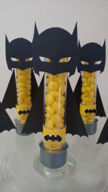 Fotos e Ideias de Lembrancinhas do Batman tubete personalizado com aplique impresso