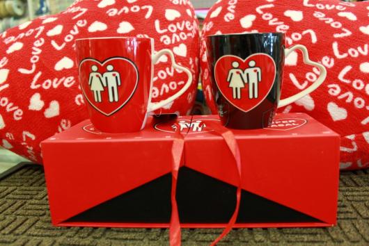 Presente Dia dos Namorados: caneca com casal