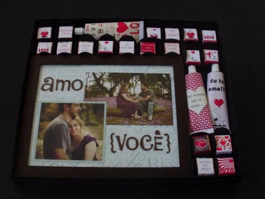 Presente Dia dos Namorados: quadro com fotos e chocolates