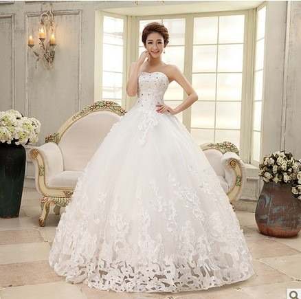 Vestido de Noiva Tomara que Caia com detalhe de flores