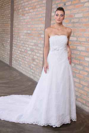 Vestido de Noiva Tomara que Caia com laço