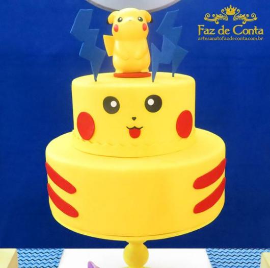 Bolo de dois andares do Pikachu.