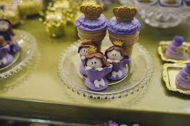 Cupcake Princesa Sofia na mesa de doces