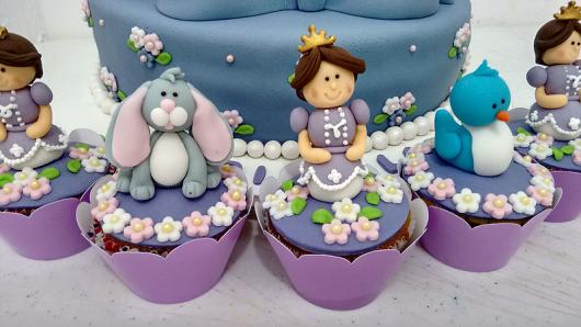 Cupcake Princesa Sofia com bonequinhos