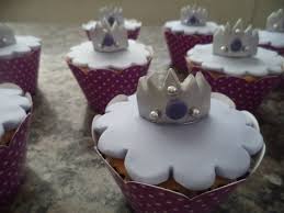 Cupcake Princesa Sofia decorado com coroa