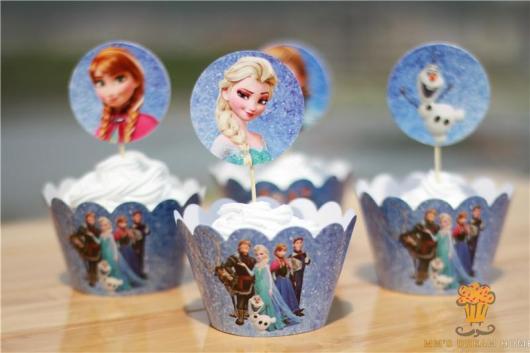 Cupcake Princesa Sofia com topo comprado pronto